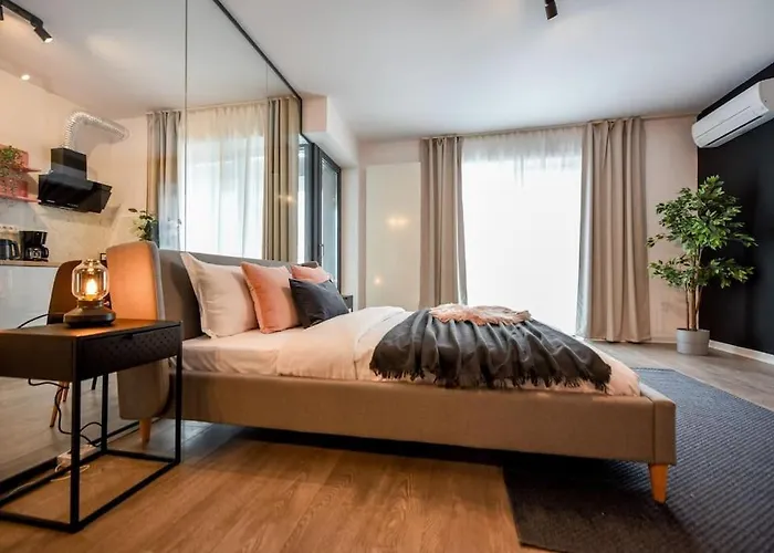 Pink Cloud Бухарест