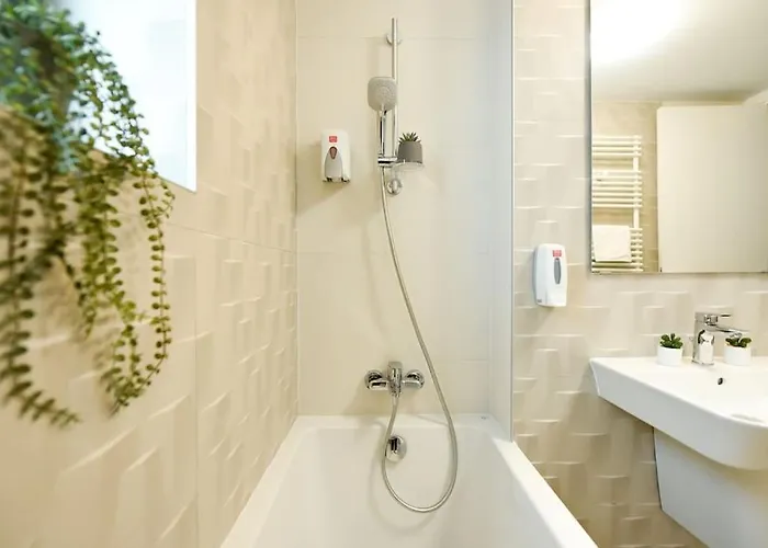 Pink Cloud 아파트 *