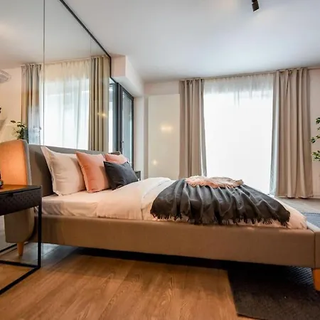 Pink Cloud Бухарест